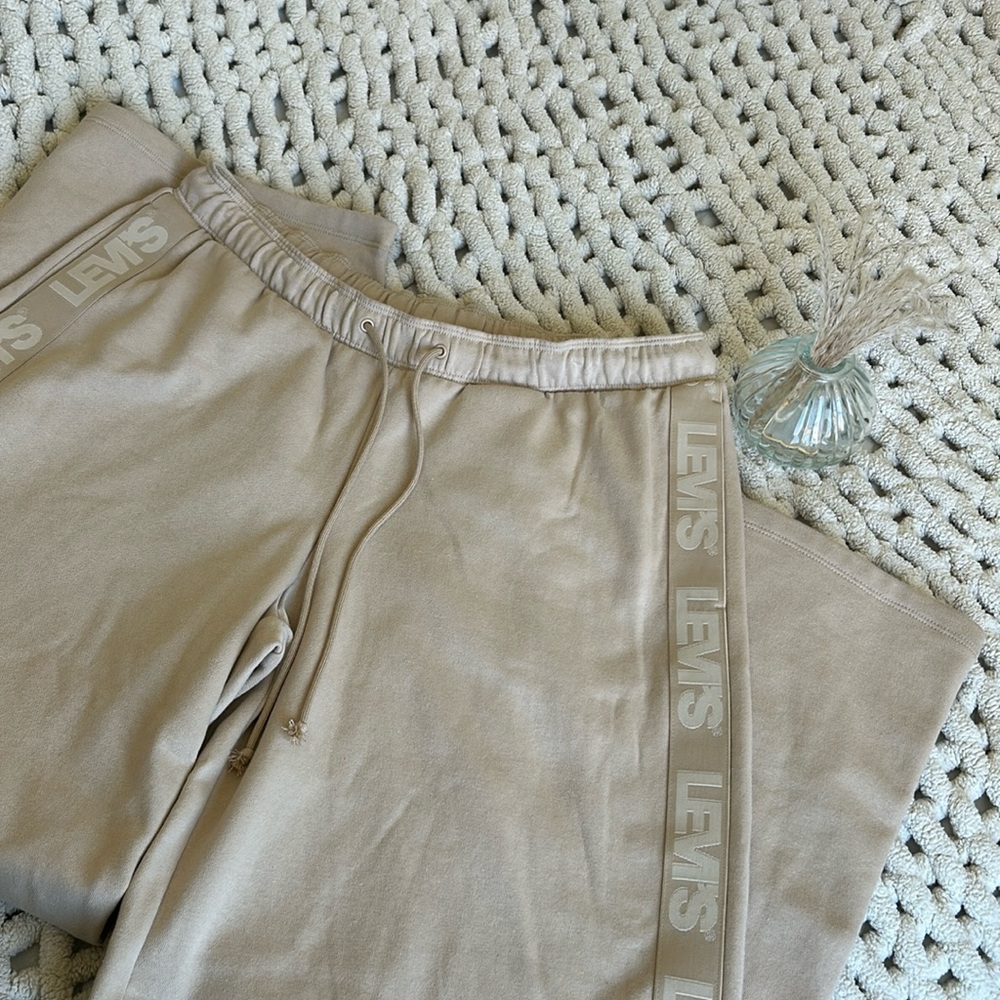 Levi’s Neutral Lounge Sweatpants